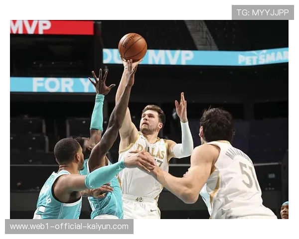 黄蜂客场大胜战术复盘 米勒与克尼佩尔无球掩护三分战术解析