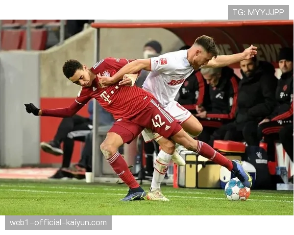 拜仁前场压迫迫使药厂长传 成功限制对手组织进攻